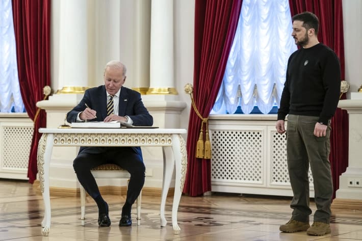Laie sau bălaie? Occidentul trebuie să aleagă ce cale să urmeze în războiul din Ucraina