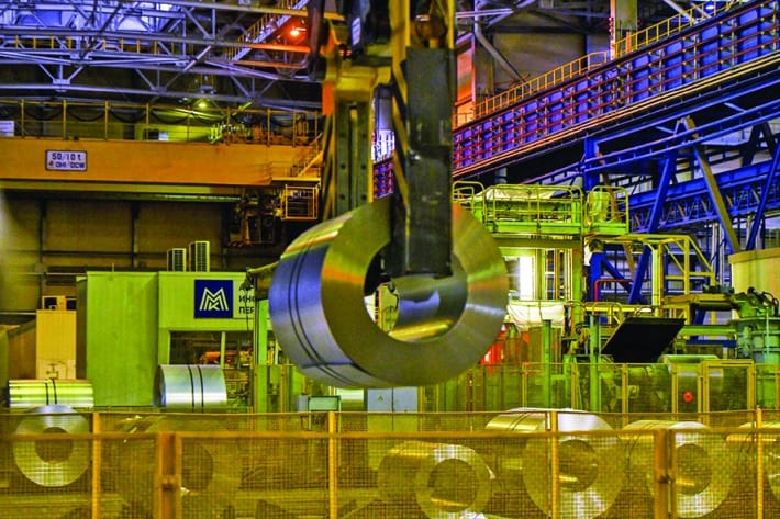 Inginerii chinezi mențin în viață industria grea a Rusiei