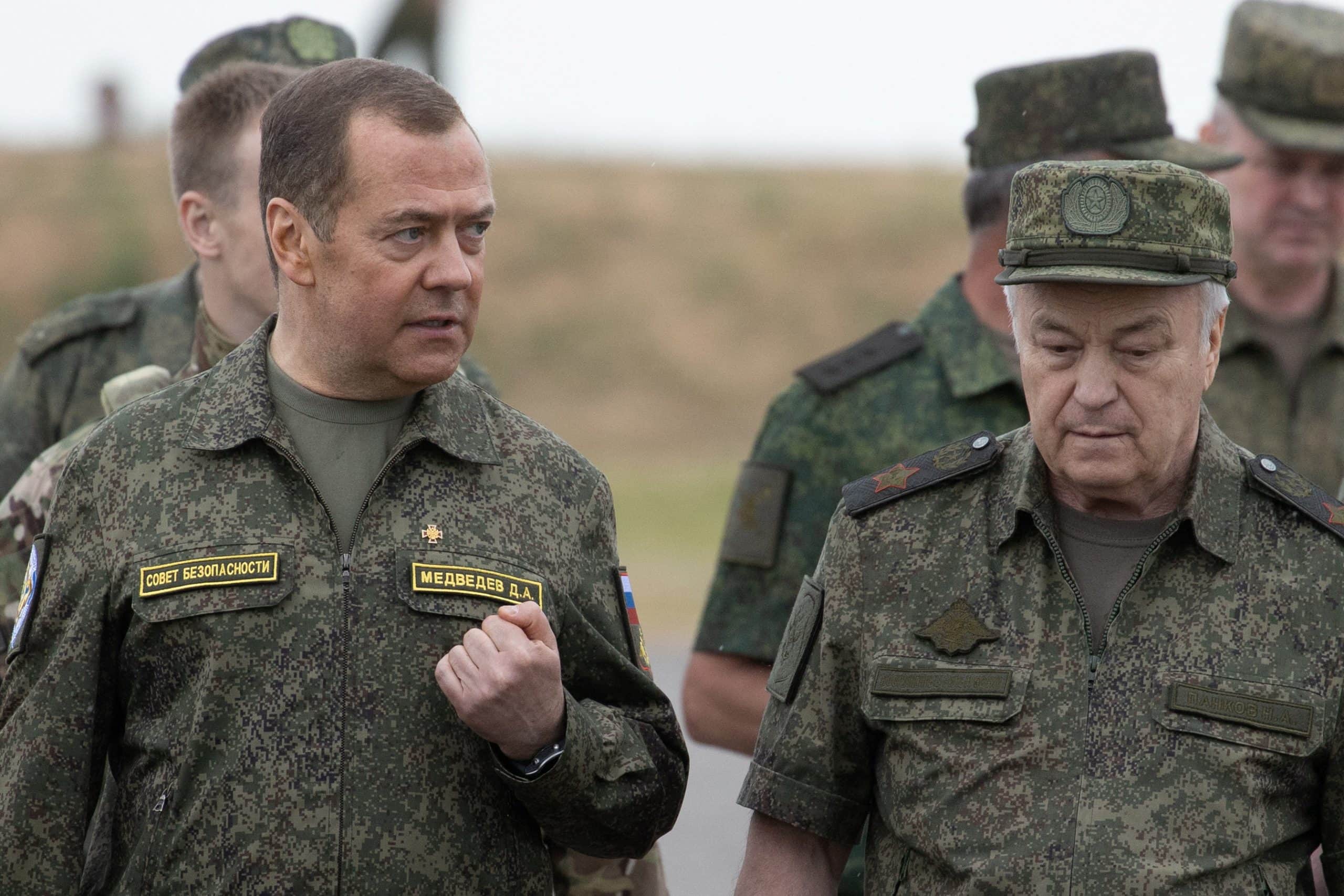 Rusia amenință că șterge Ucraina de pe fața pământului! Medvedev: ''Lansăm nucleara!''