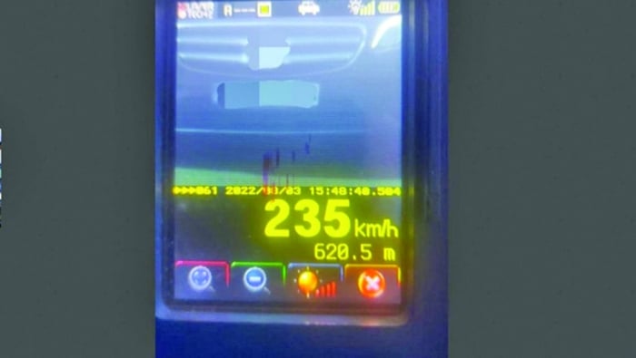 radar mercedes - Ziarul National