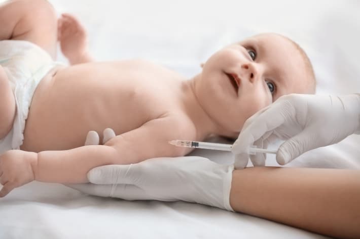 Manipularea lui Rafila a avut efect. În 25 de zile, medicii au injectat cu ROR peste 28.000 de copii