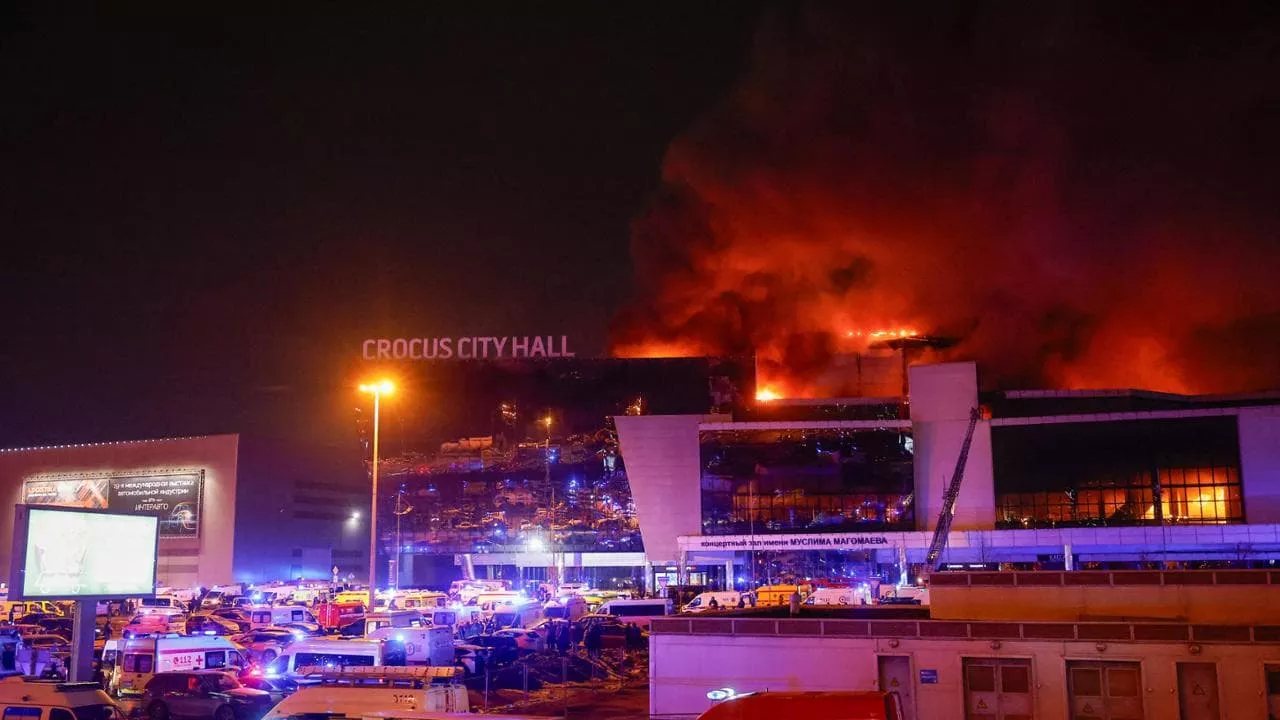 VIDEO| Panică totală! Schimb de focuri într-o sală de concerte din Moscova