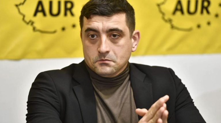 Simion l-a tras de urechi pe Lenin din greșeală