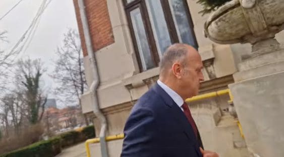 Vizită surpriză! Se pregătește un anunț? Dan Șucu, văzut intrând în sediul PNL – VIDEO