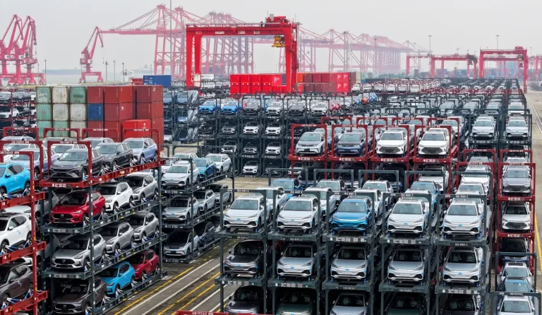 20.500 de euro în China și 42.000 de euro în UE. Bruxelles pierde războiul mașinilor electrice cu Beijingul?