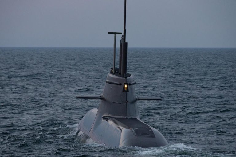 Un submarin sovietic s-a ciocnit de un submarin american din motive politice absconse