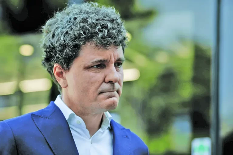 Ce scria Nicușor Dan, în 2000, despre mișcarea LGBT: „Ultragiază valorile tradiționale”/Ce spune, acum, candidatul la prezidențiale