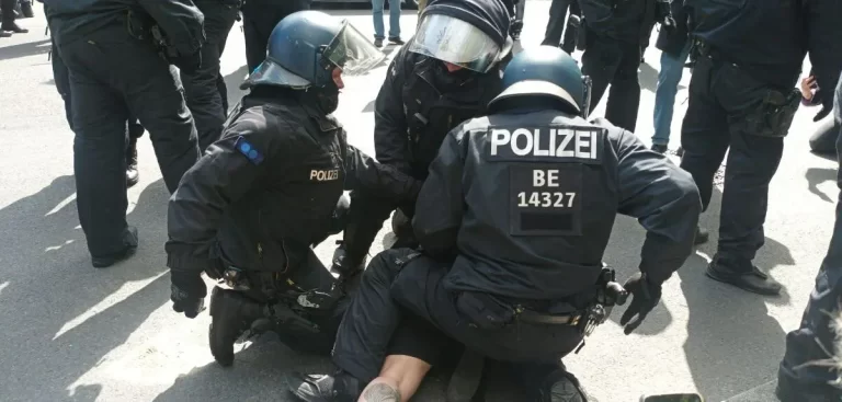 Atac horror la un festival din Germania. Ucigaşul a înjunghiat trecători la întâmplare: cel puţin 3 morţi!