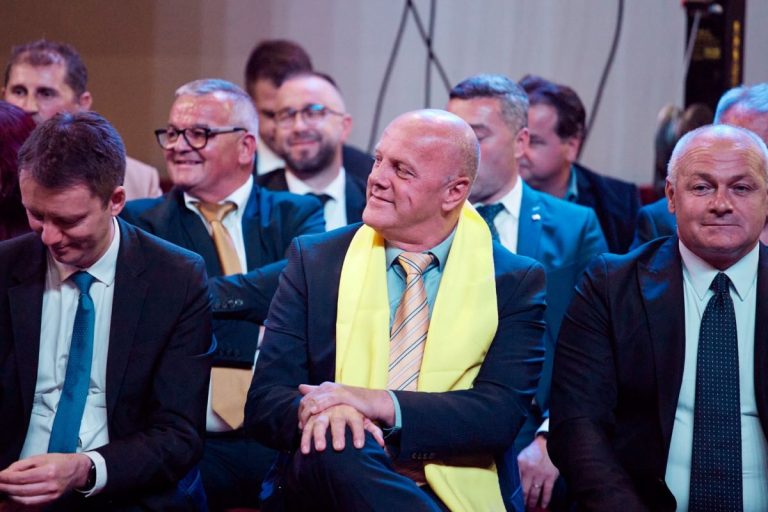 Derapaj cu declarații naziste ale unui lider  liberal, în fața generalului Ciucă: “ostașul în slujba țării” a aprobat dând din cap