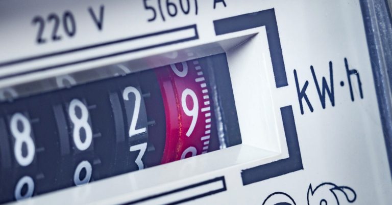 Distribuitorii de energie confirmă avantajele plafonării: în lipsa acesteia, românii ar plăti dublu