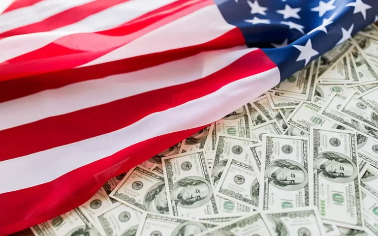 Dolarul puternic, marea amenințare pentru dușmanii Americii