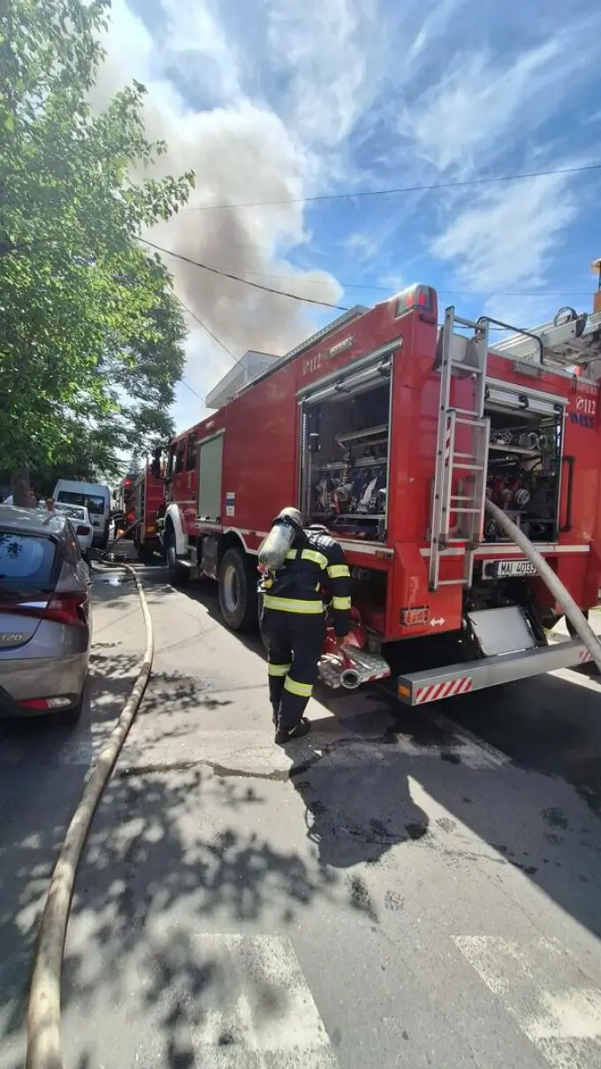 Incendiu puternic lângă București. Pompierii au intervenit de urgență în Mogoșoaia