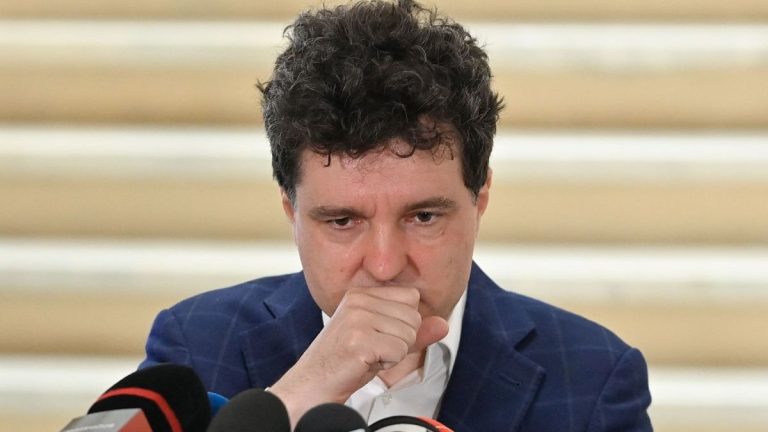 Nicușor Dan recunoaște că e incapabil să rezolve problemele din Capitală. Traficul și apa caldă, peste alte două mandate