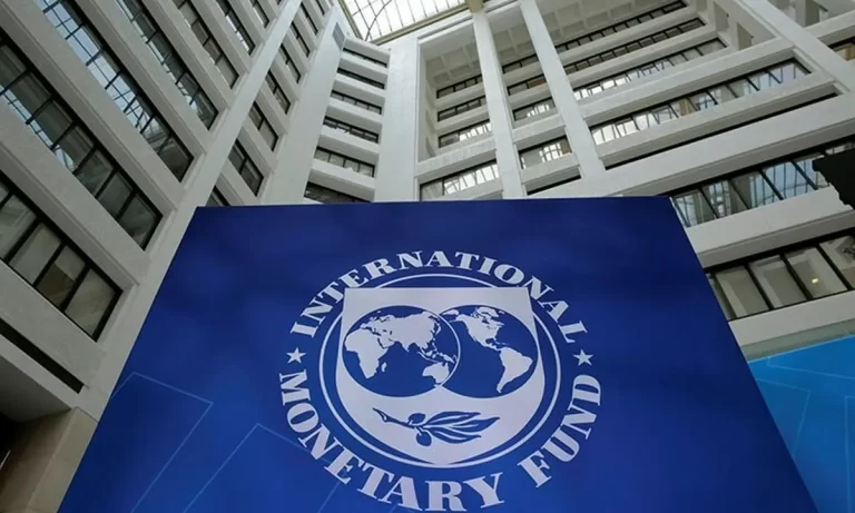 De ce FMI a ajuns să tragă de mânecă  America