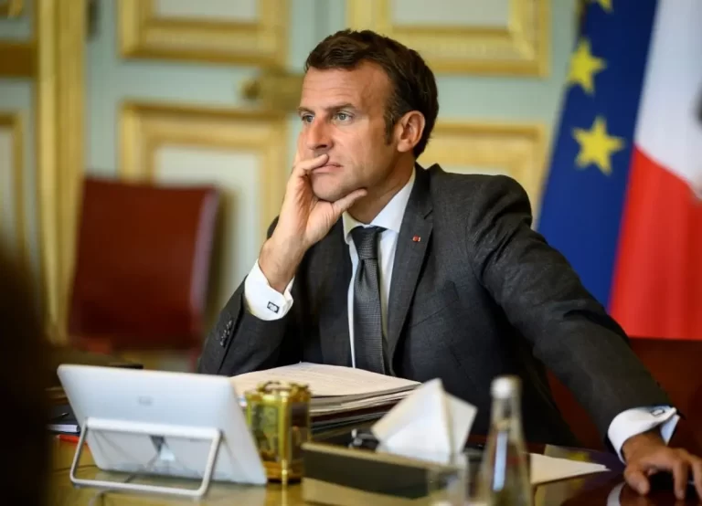 Macron își pierde puterea într-o UE care seamănă cu o Franță divizată