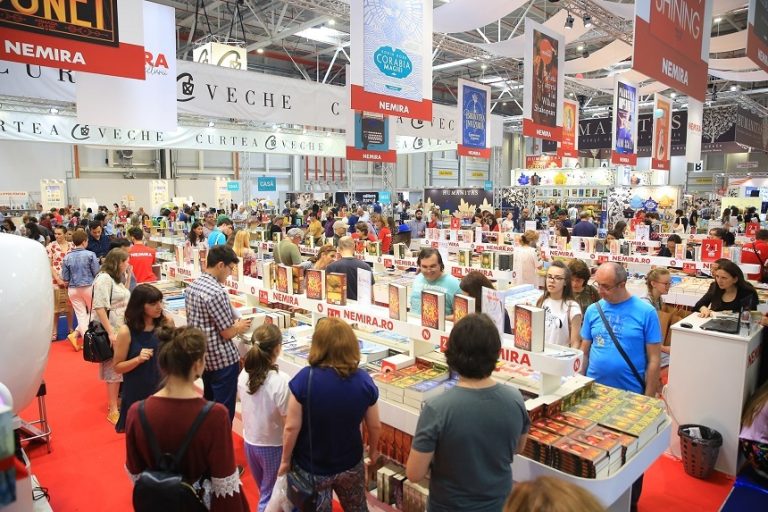 Socialiștii de pe Jupiter fură toate cărțile de la BookFest și de la Gaudeamus