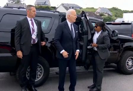 Ce se întâmplă cu Joe Biden? Imaginile cu președintele SUA care au iscat nedumerire pe Internet – VIDEO