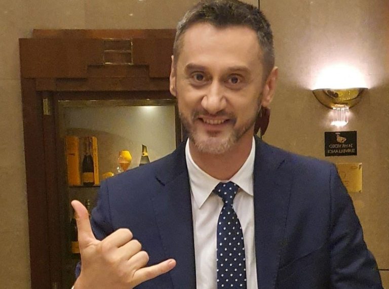 Alegători mituiţi cu îngheţată de candidatul PNL Slatina (VIDEO)