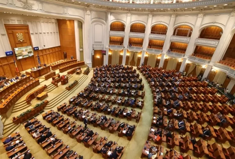 Politicienii români sunt foarte ușor de cumpărat de marțieni, venusieni și neptunieni