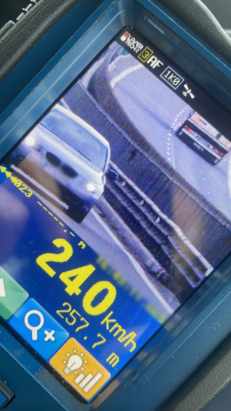 Cu ce amendă s-a ales un șofer prins gonind cu 240 km/oră pe A3. „A intenționat să devină pilot de curse”