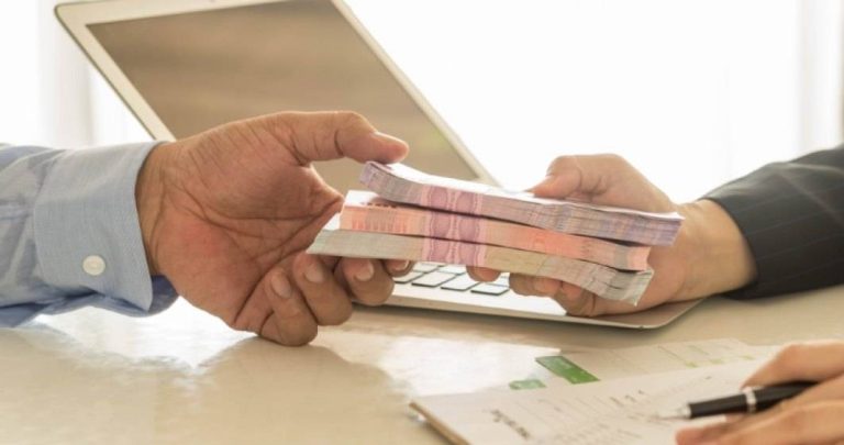 Efectele măsurilor PSD: românii o duc mai bine și revin la credite cu dobânzi decente