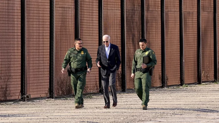 Adevăratul Biden s-a prăbușit. Bântuie un Biden artificial