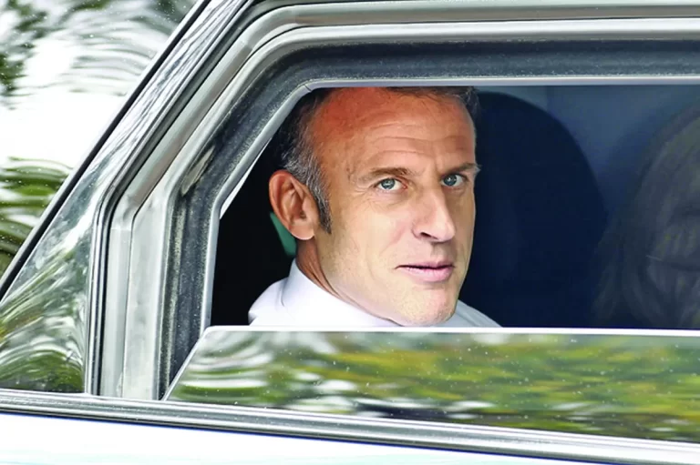 Macron, președintele uneltirilor