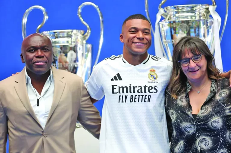 Mama lui Mbappe amenință PSG. În joc sunt 100 de milioane de euro!