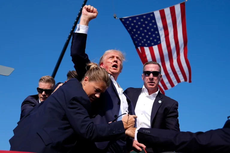 Tentativa de asasinat asupra lui Donald Trump face „victime” printre agenţii Secret Service. Măsuri dure cu cinci dintre ei
