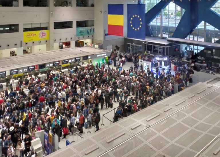 Românii călătoresc mai mult datorită creșterii veniturilor din guvernarea PSD: numărul pasagerilor de pe aeroporturile românești bate recordul de dinaintea pandemiei