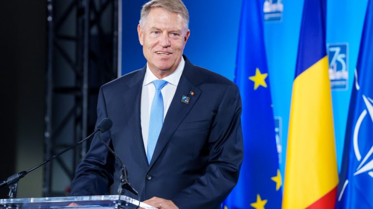 Klaus Iohannis a ajuns de tot râsul pe toată planeta asta, vai de capul lui