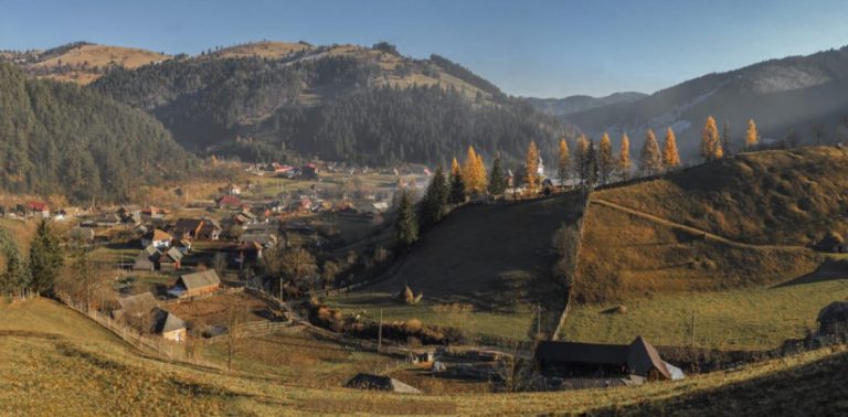 Situație inedită! Satul din România în care mai toți locuitorii au același nume: „Numai după porecle ne mai…”