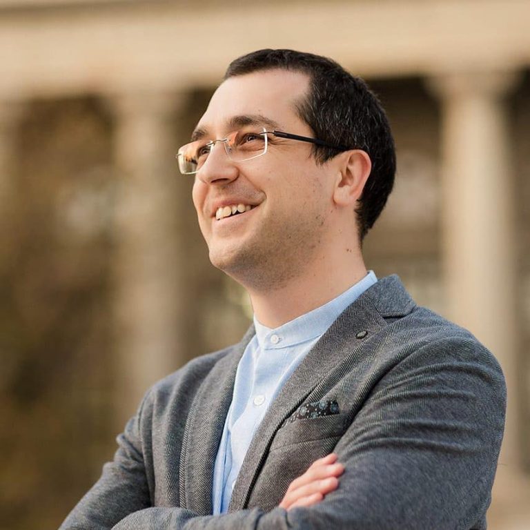 Europarlamentarul Vlad Voiculescu (USR), prins de iubită pe Tinder/ Cuplul s-ar fi destrămat