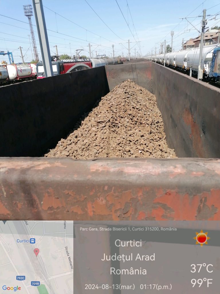 Un tren cu 28 de vagoane, pline cu deșeuri, oprit să intre în ţară. Ce au descoperit autoritățile din Arad