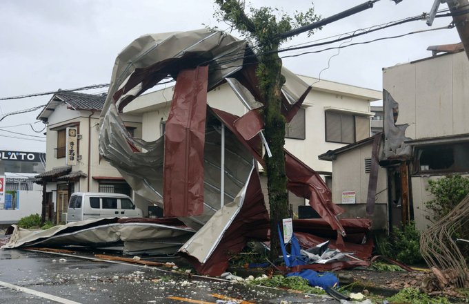 VIDEO. Japonia, lovită de taifunul Shanshan, care a făcut victime. Vânt de 200 km/h, sute de zboruri anulate 