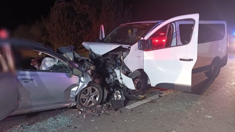 Accident grav în Ialomița. Doi morți și doi răniți, în urma coliziunii dintre un microbuz şi un autoturism