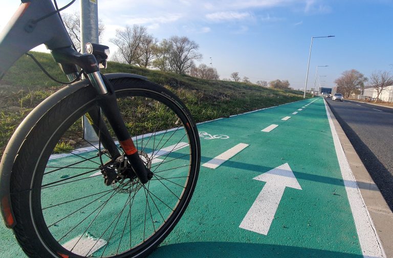 Pistele de biciclete sunt un atentat grav la siguranța națională a României