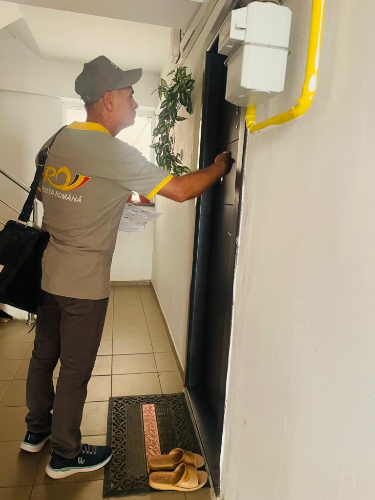 Poștașii au început livrarea deciziilor de recalculare a pensiilor. Ce se întâmplă dacă beneficiarul nu e acasă