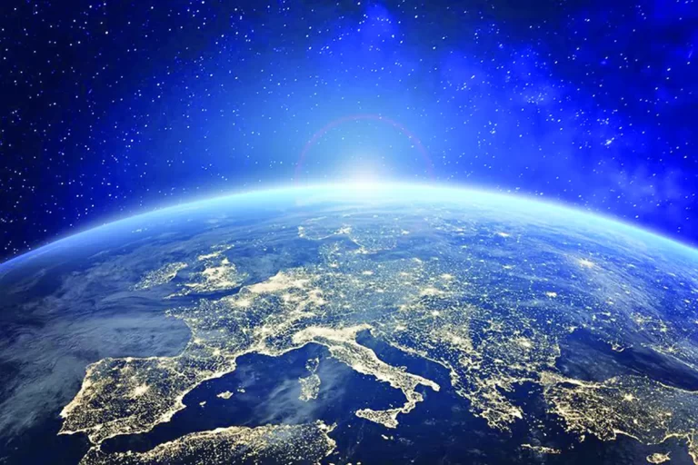 Uite cum încep imperiile s-o ia razna pe planeta asta