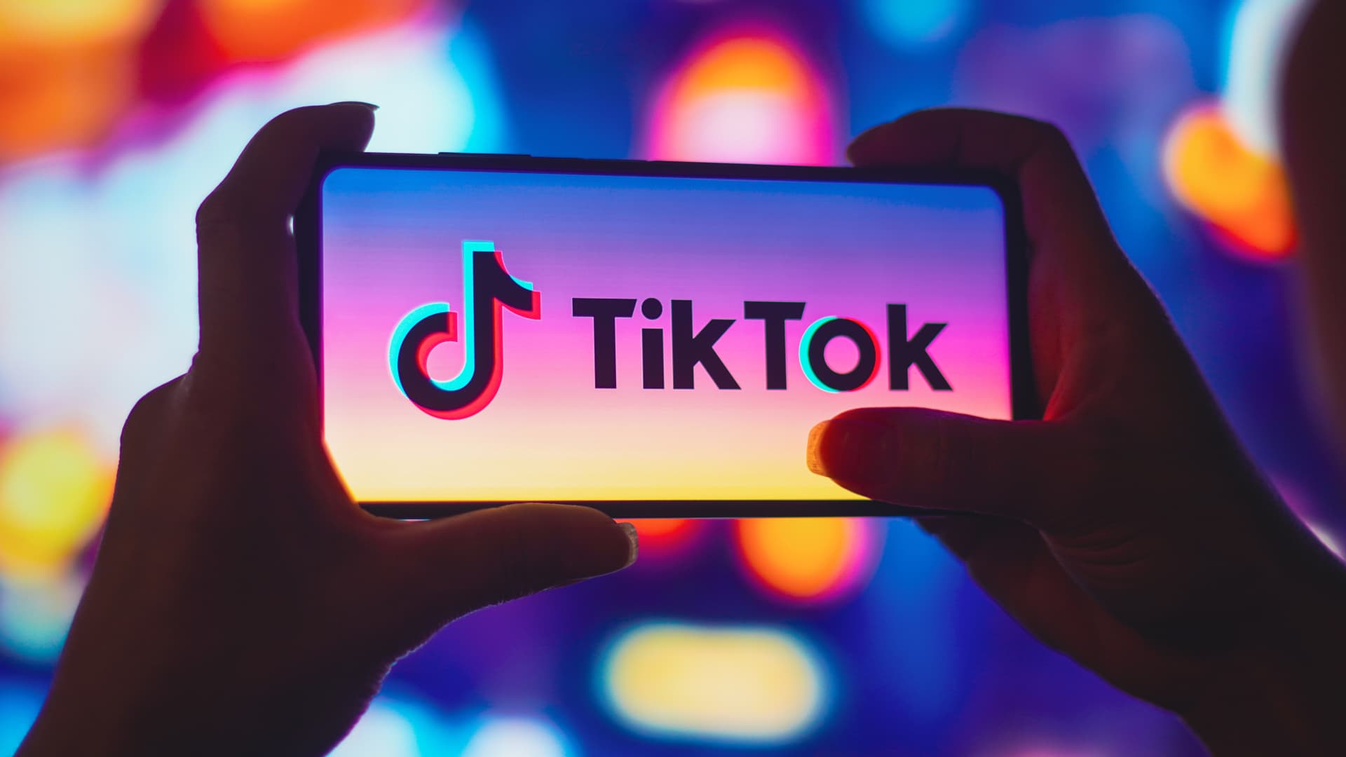 Trendul de pe TikTok care poate declanșa cancer