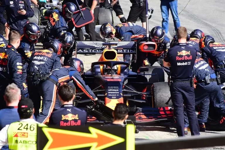Verstappen pierde un milion de euro la fiecare cursă necâștigată