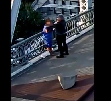 Imagini impresionante! Jon Bon Jovi a salvat o femeie aflată pe marginea unui pod – VIDEO