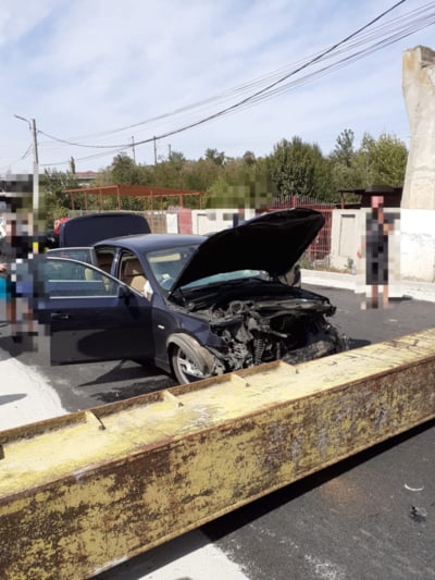 Incident grav, în Videle! Două persoane, rănite după ce un limitator de înălțime a căzut în fața unei mașini