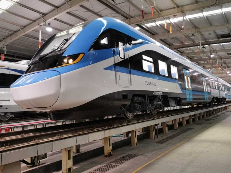Primul tren electric chinezesc urmează să circule în România. Prin ce orașe va trece garnitura de mare viteză – VIDEO