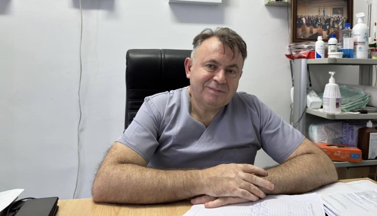 Au apărut primele imagini! Poze cu Nelu Tătaru, într-un cabinet, având sume de bani pe birou