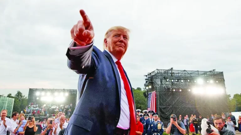 Salvați Republica. Trump strânge coaliția ”ciudaților”