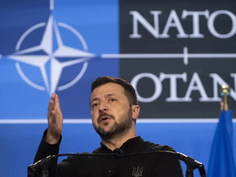 Ucraina așteaptă în zadar o invitație la NATO