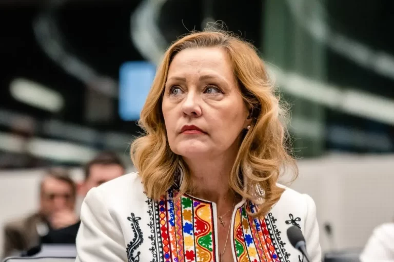 Elena Lasconi a răspuns acuzaţiilor legate de propaganda LGBT. A vorbit şi despre Armata obligatorie