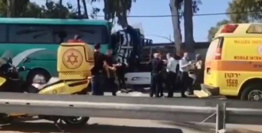 VIDEO. Zeci de răniţi după ce un camion a lovit o staţie de autobuz, în Israel