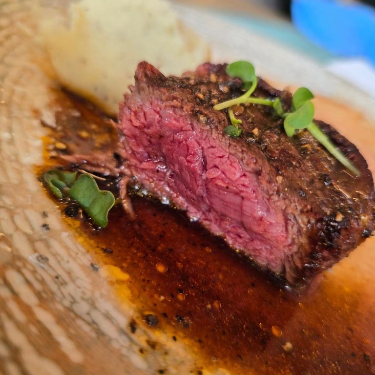 Manu Bistro – “Grill, soul and more” sau unde duce pasiunea pentru gastronomie